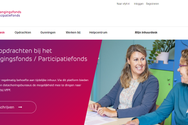 Homepage van de inhuurdesk "inhuur.vfpf.nl" met afbeelding van 2 vrolijk naar elkaar kijkende HR-adviseurs van VfPf