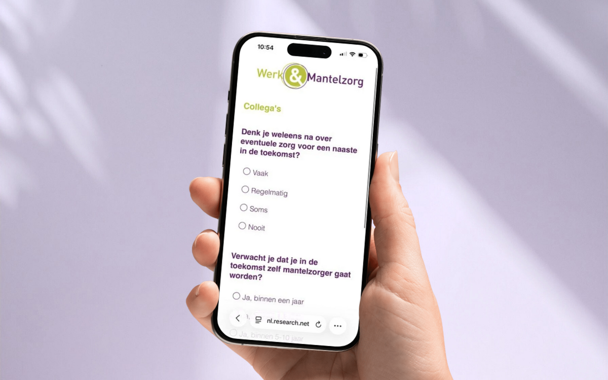 mockup telefoon met vragenlijst mantelzorg