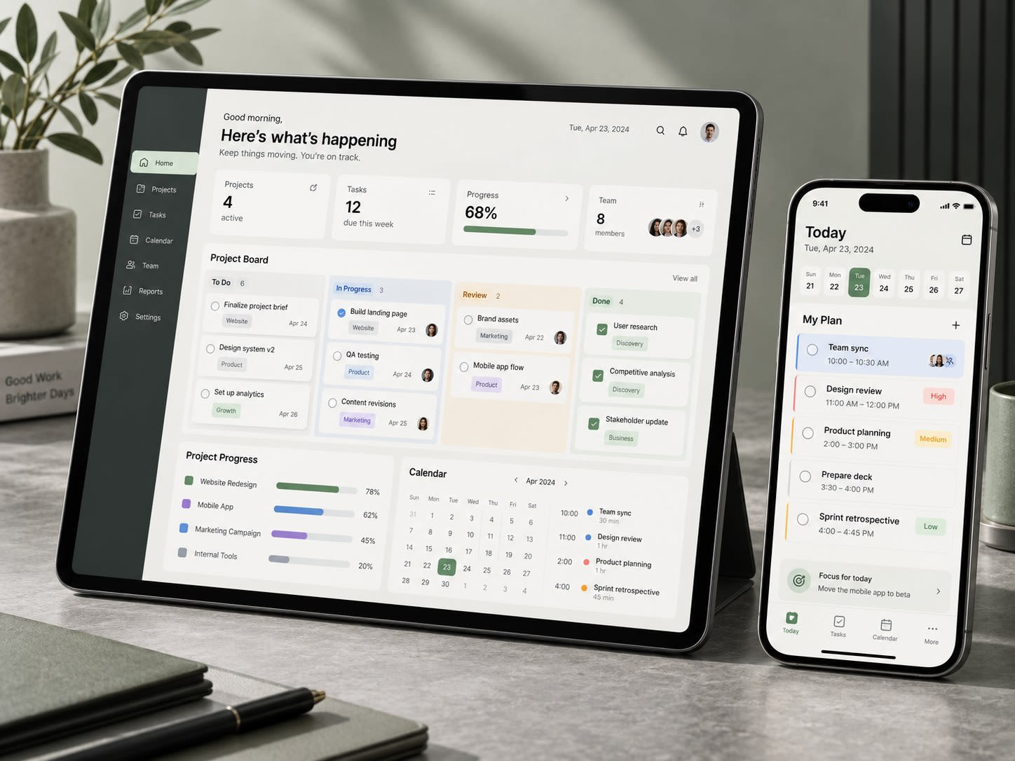 Project management experience across a tablet and mobile app