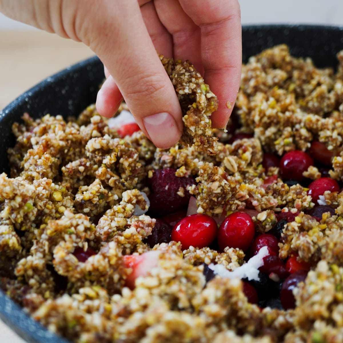 berry crumble with pistachio and almond