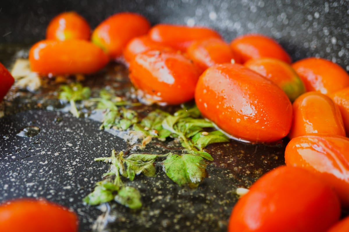 preperring the cherry tomatoes sauce