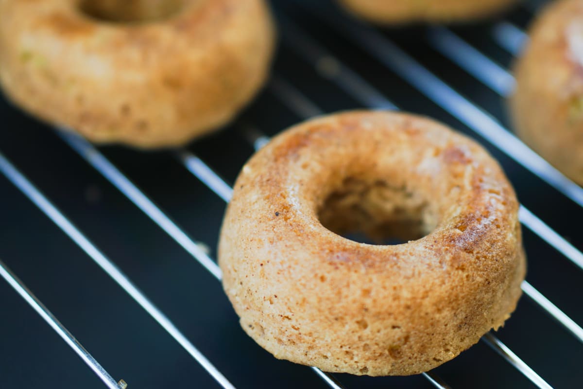 apple-cinnamon doughnuts after baking and before toping