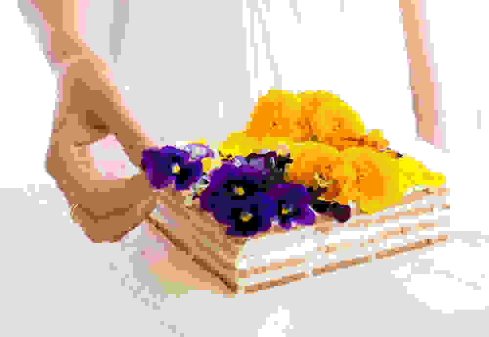 No-Bake Vegan Biscuit Cheesecake With Edible Flowers
