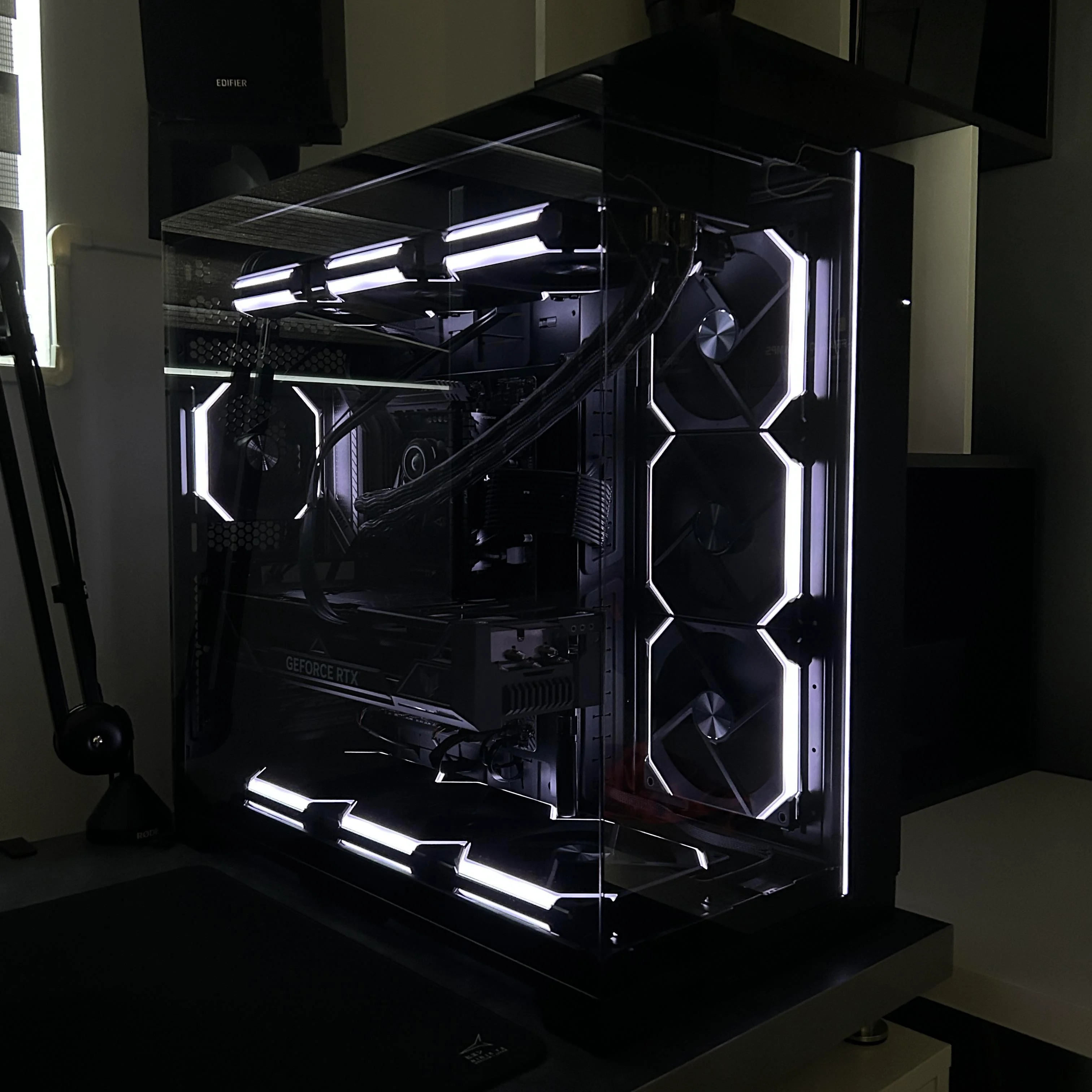 Lian Li PC-O11 Dynamic EVO XL ATX Tower