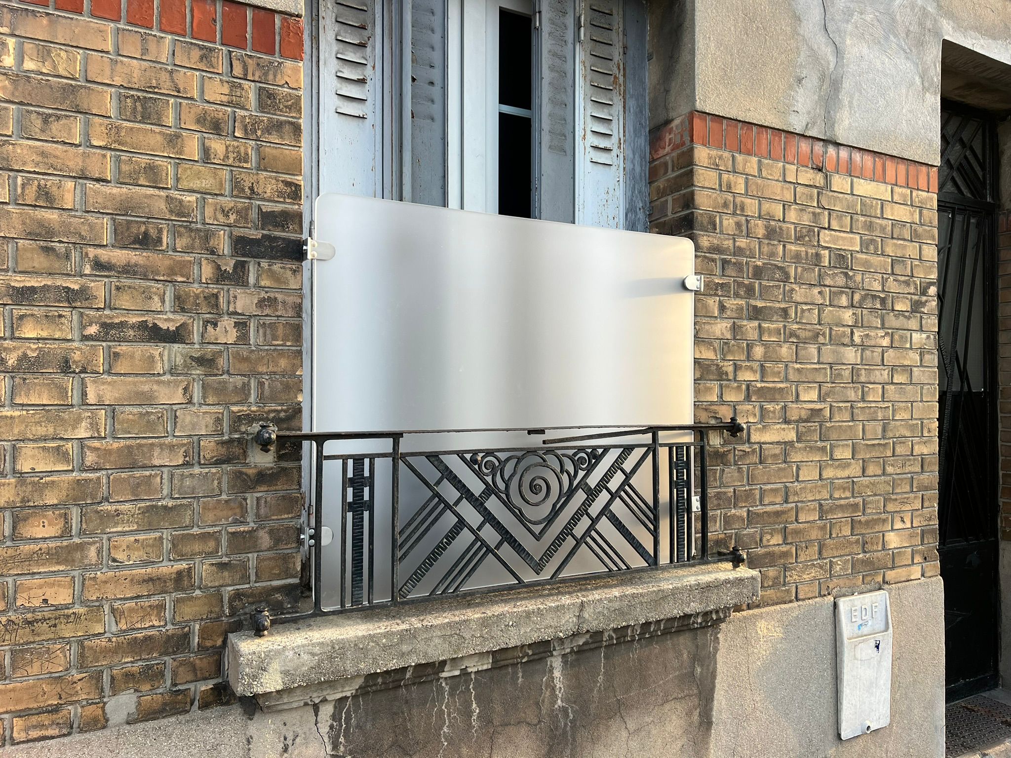 Protection de fenêtre en plexiglas