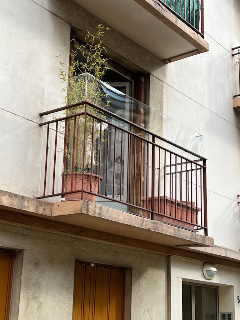 Protection de balcon en plexiglas transparent