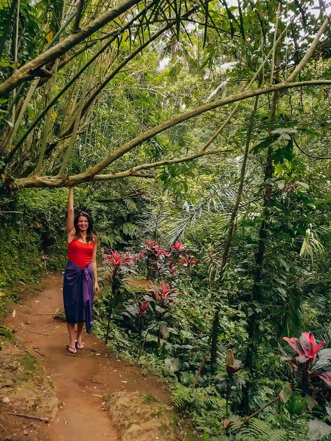 Goa Gajah Bali, il percorso di terra battuta.