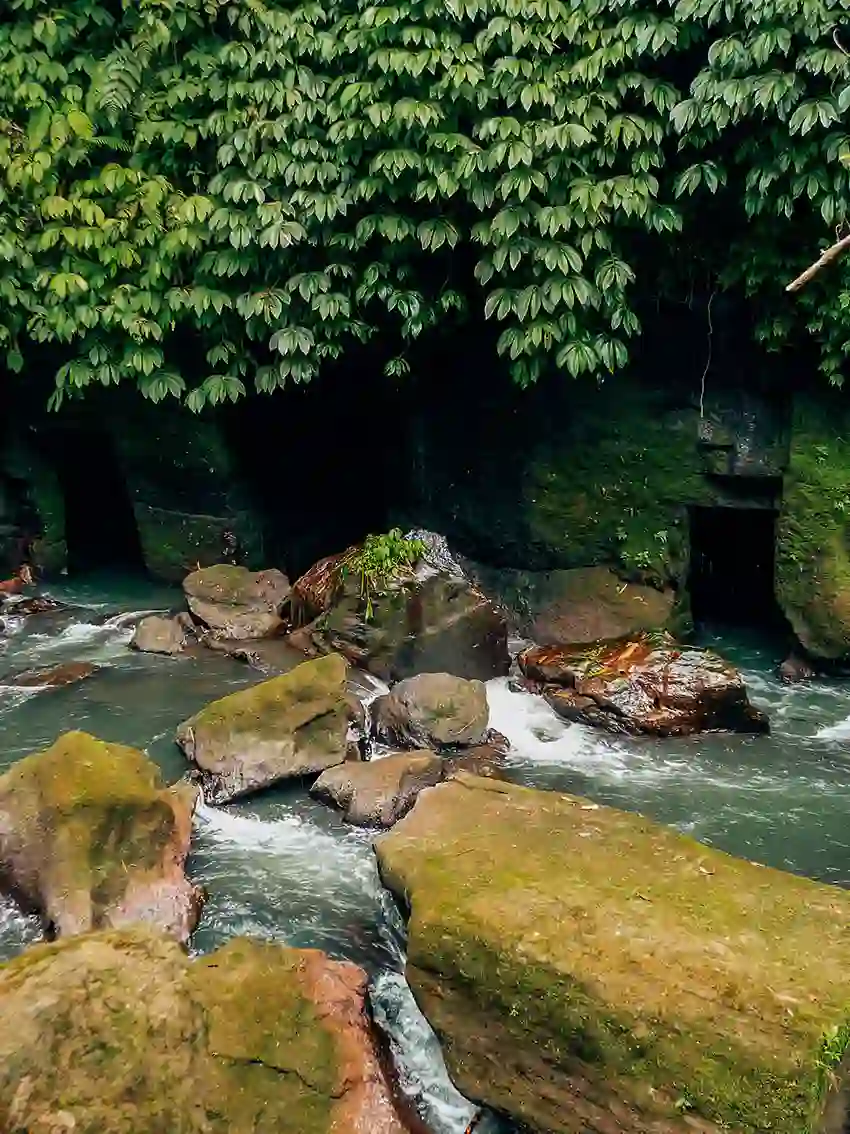 Goa Gajah, Bali, il tempio sommerso.