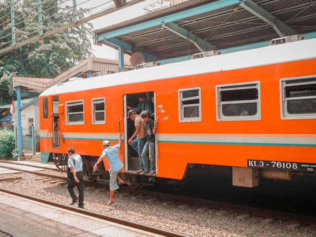 Treni e bus per muoversi in Indonesia e a Bali 