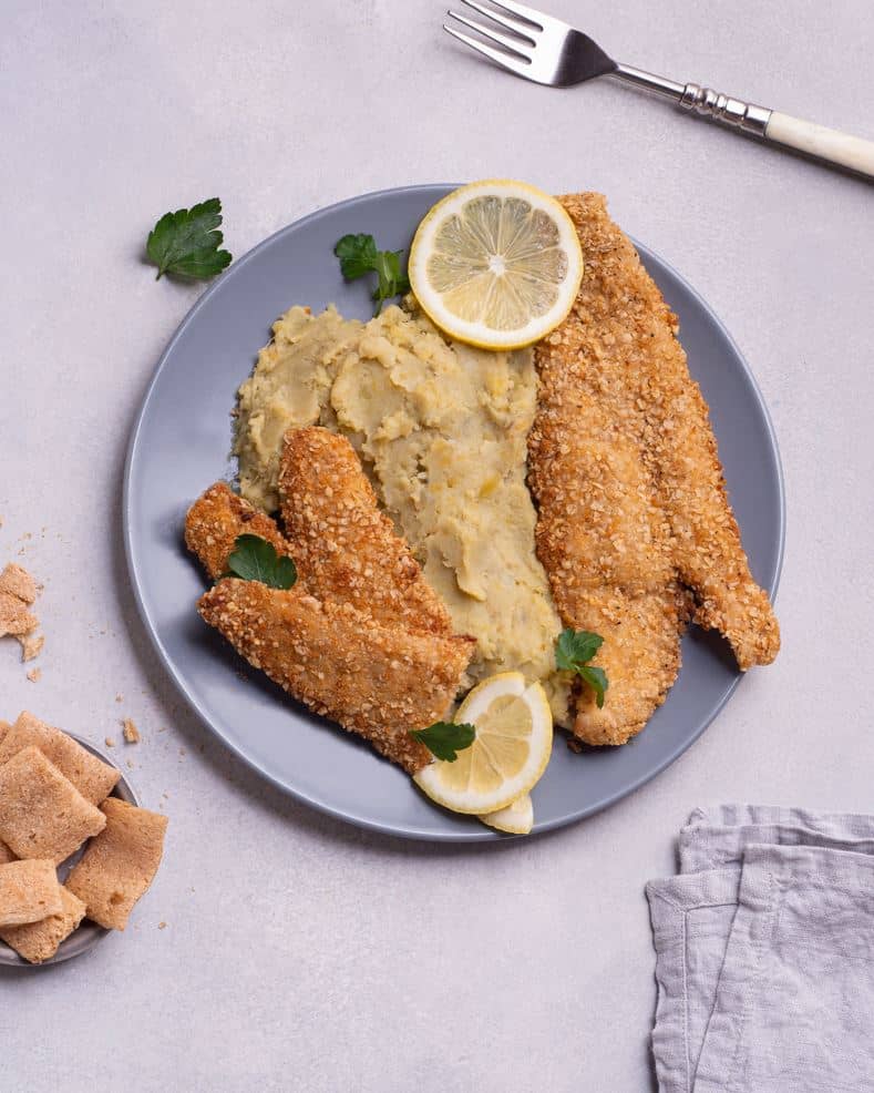 Filete de merluza con salvado de avena y batata