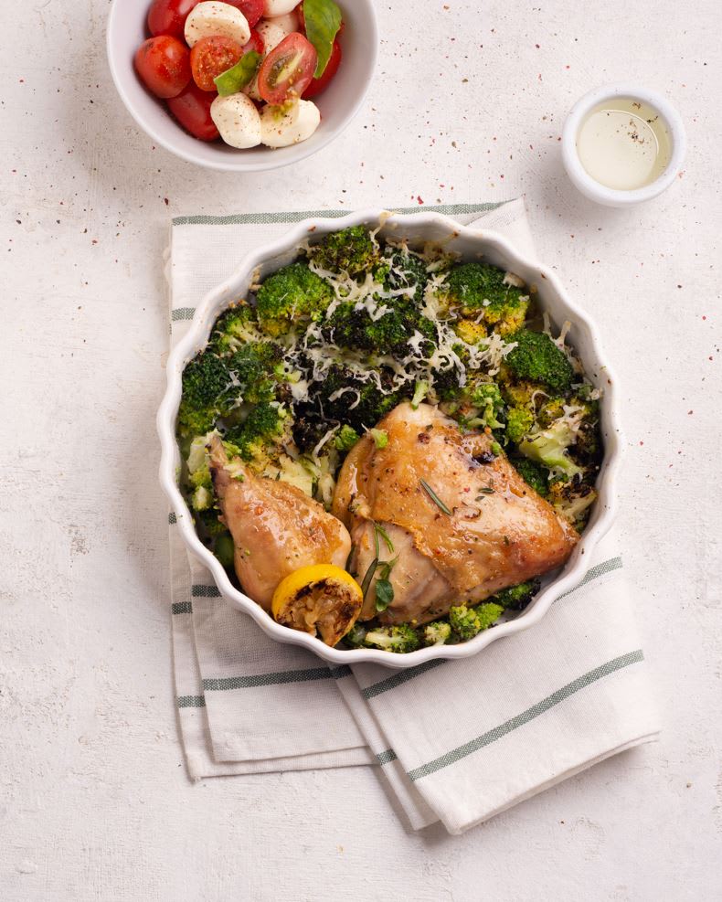 Un pollo al horno gratinado con brócoli es una excelente opción para ...