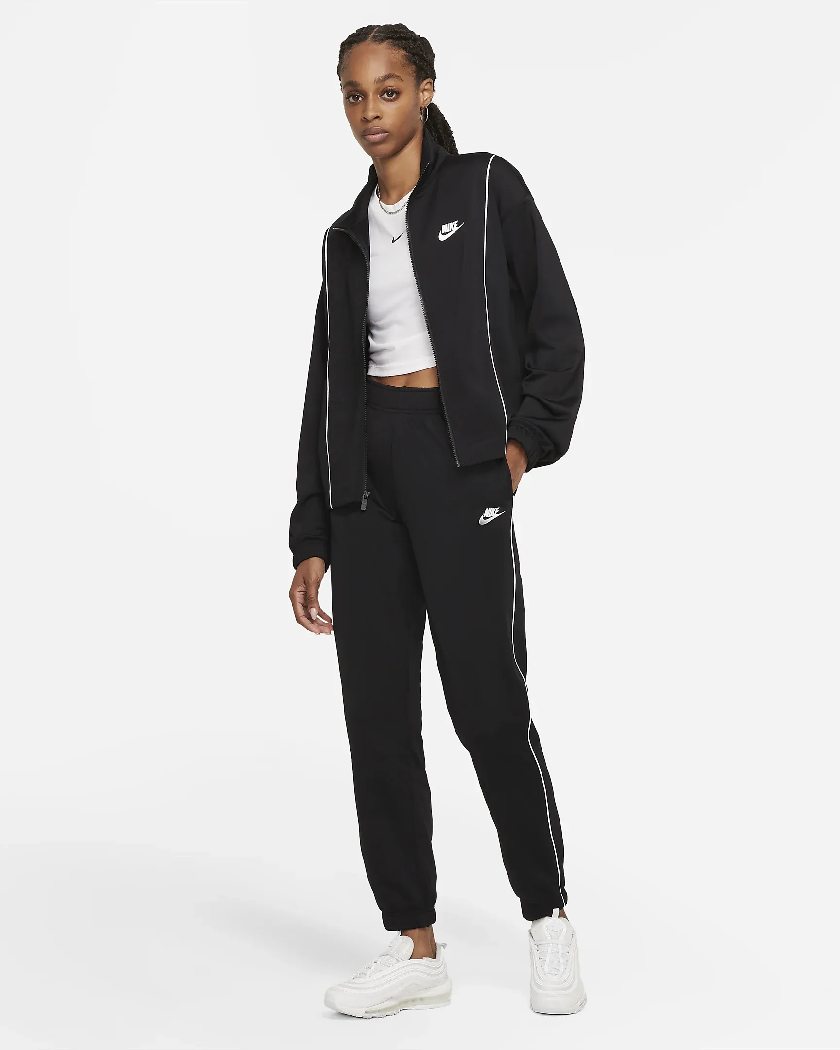 Foto Nike Sportswear
Conjunto ajustado de entrenamiento para mujer