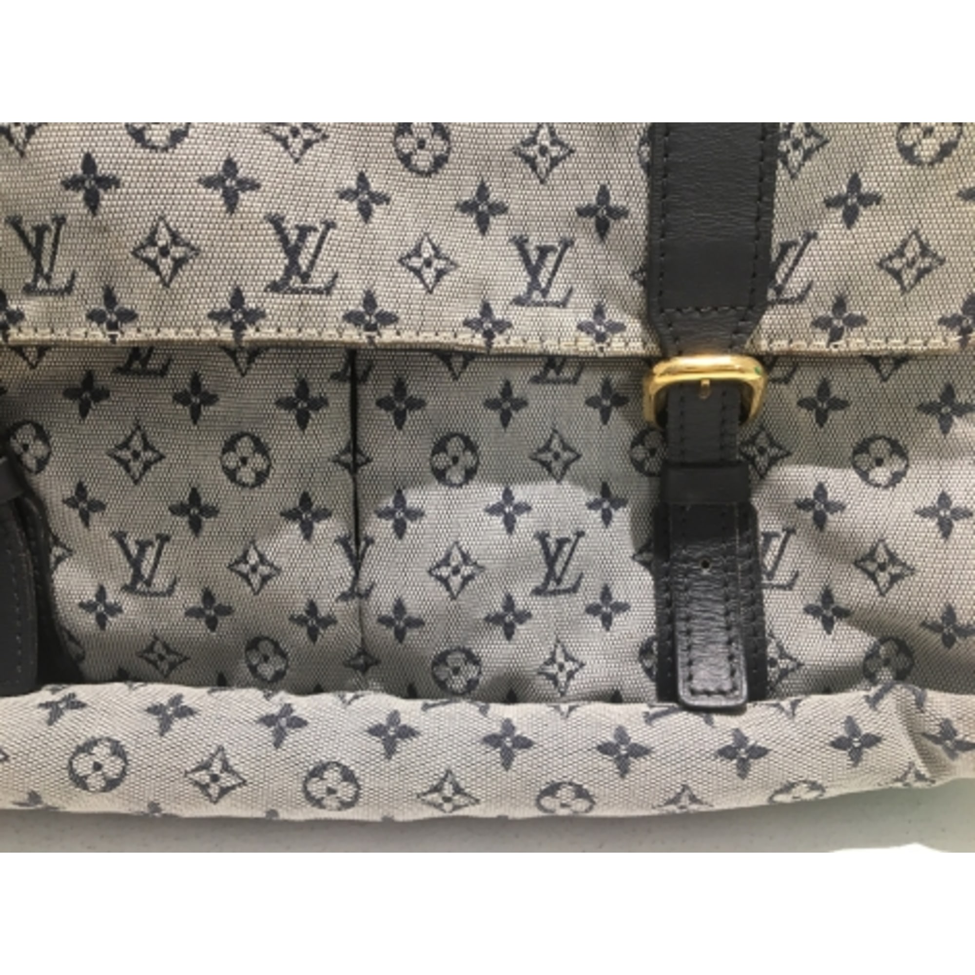 Louis Vuitton District Shoulder bag 327515