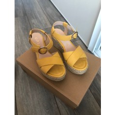 Sandales compensées Unisa  pas cher