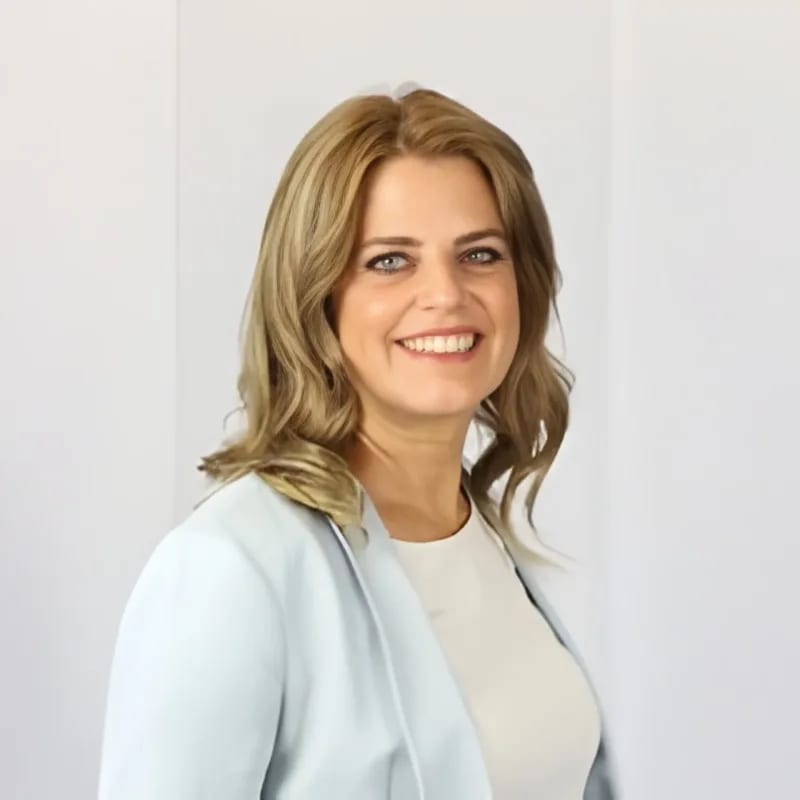 Laura I.