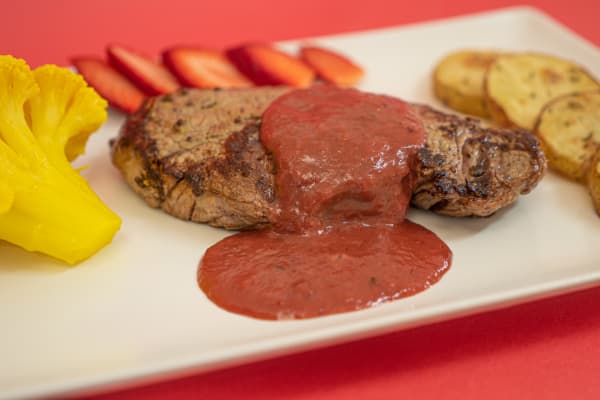 Photo 3 of the recipe Sirloin Steak with Strawberry Sauce
