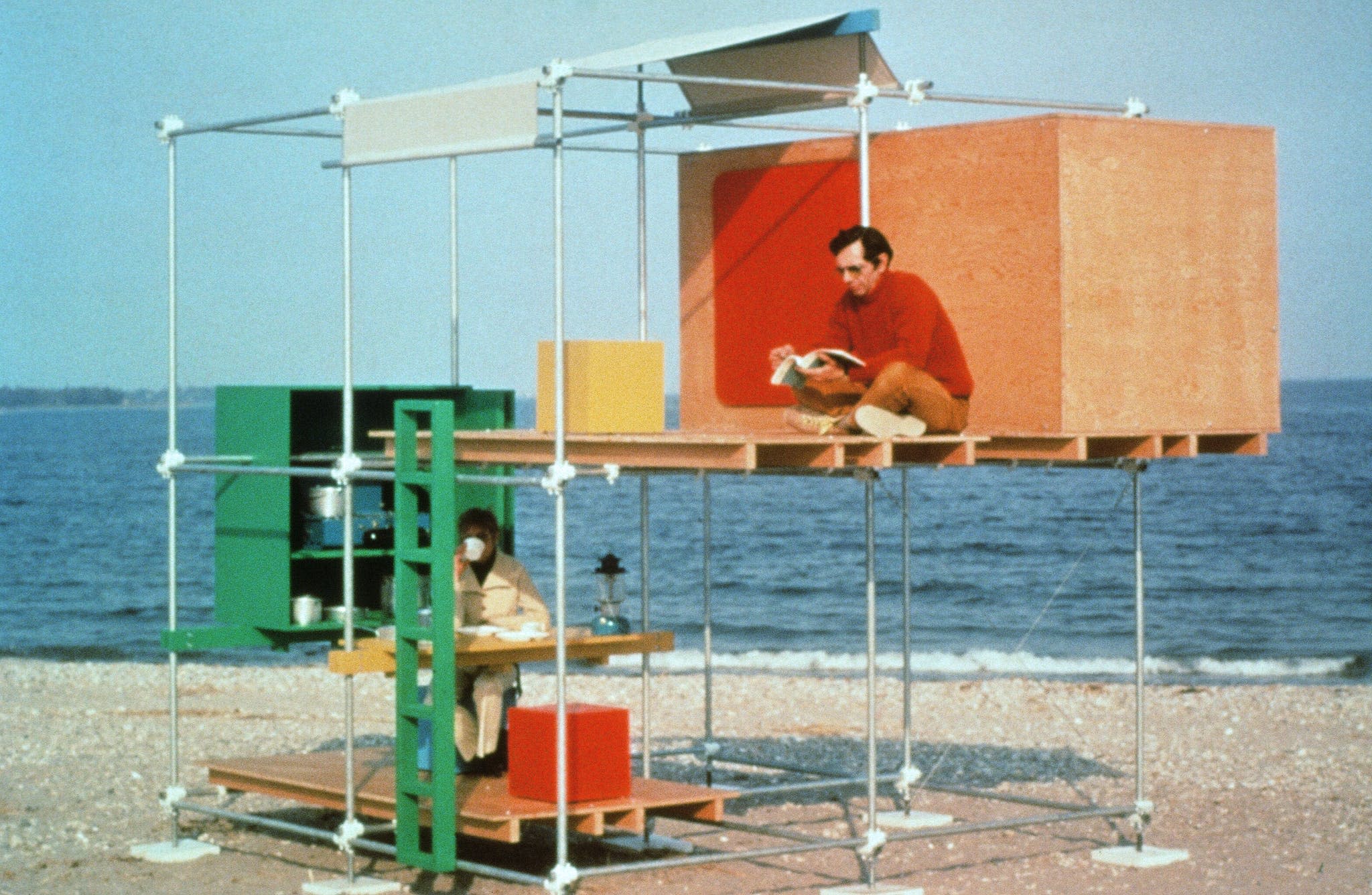 Ken Isaacs, Beach Matrix, installation view in Westport, Connecticut, c. 1967. Photo courtesy the artist