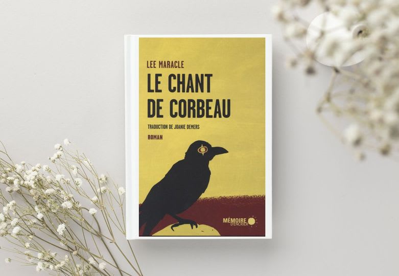 Photo du livre Le chant du corbeau, entouré de fleurs