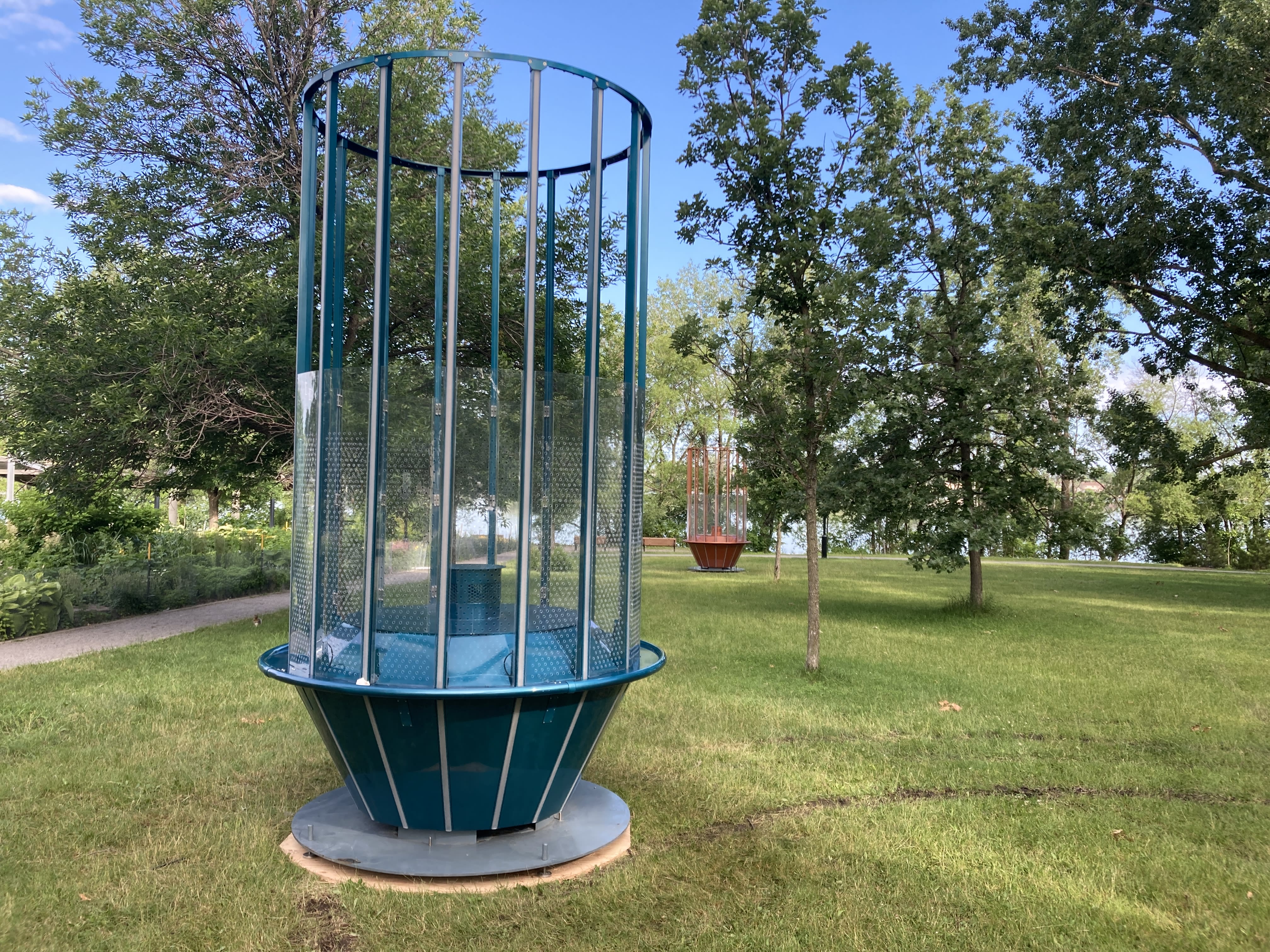 L'oeuvre d’art Les Diamants au parc André-Corbeil-Dit-Tranchemontagne.