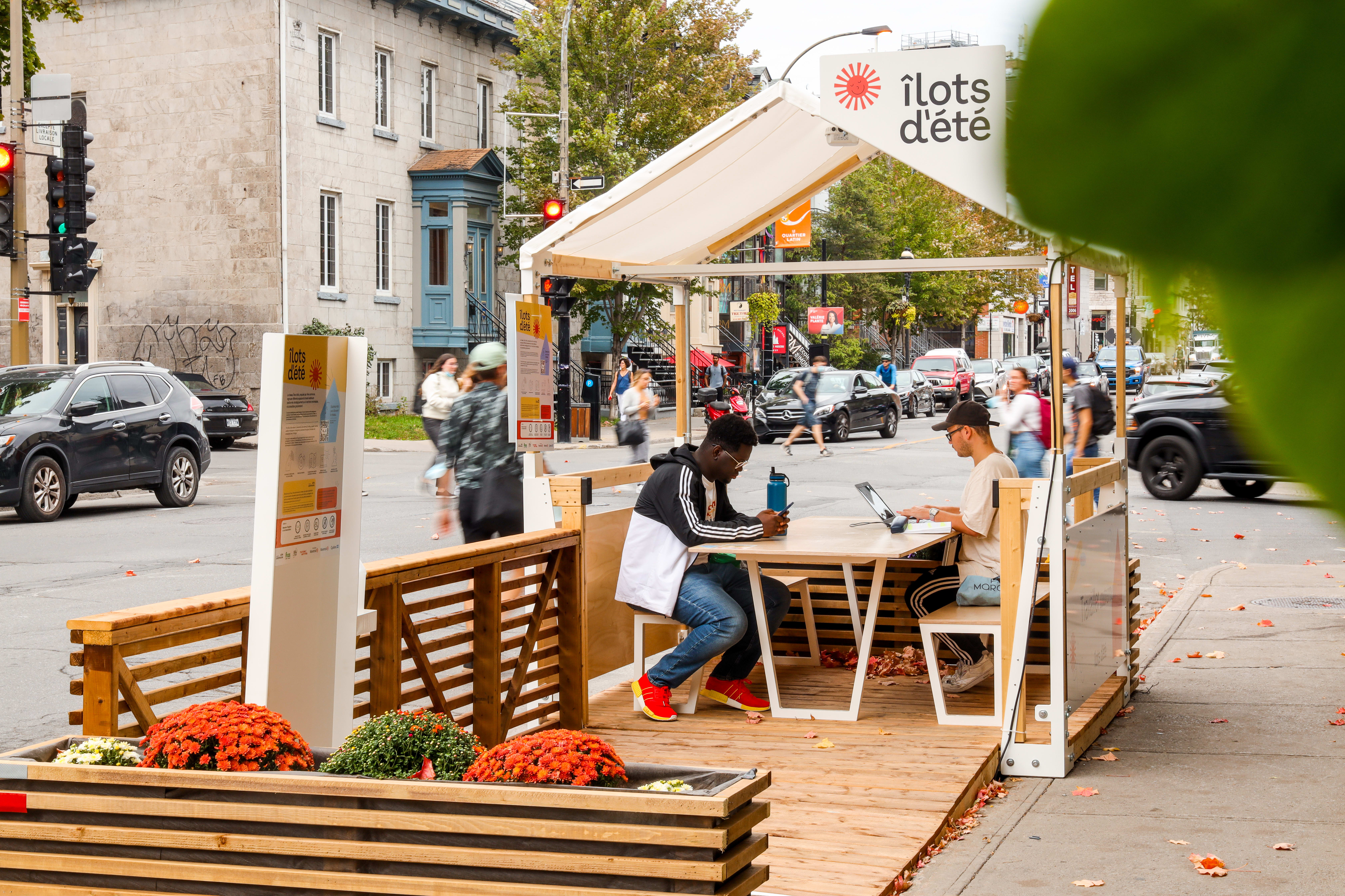 Îlot du Quartier latin - station de travail extérieure