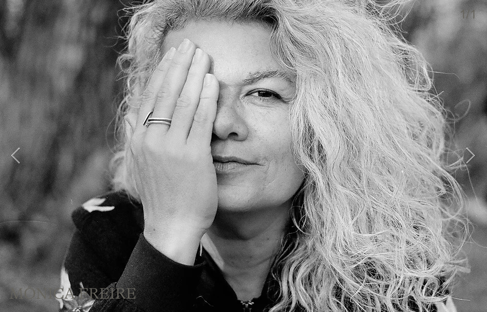 Ilhada - Mônica Freire
