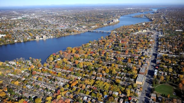 L'arrondissement d'Ahuntsic-Cartierville L'arrondissement d'Ahuntsic-Cartierville à Montréal vu du ciel.