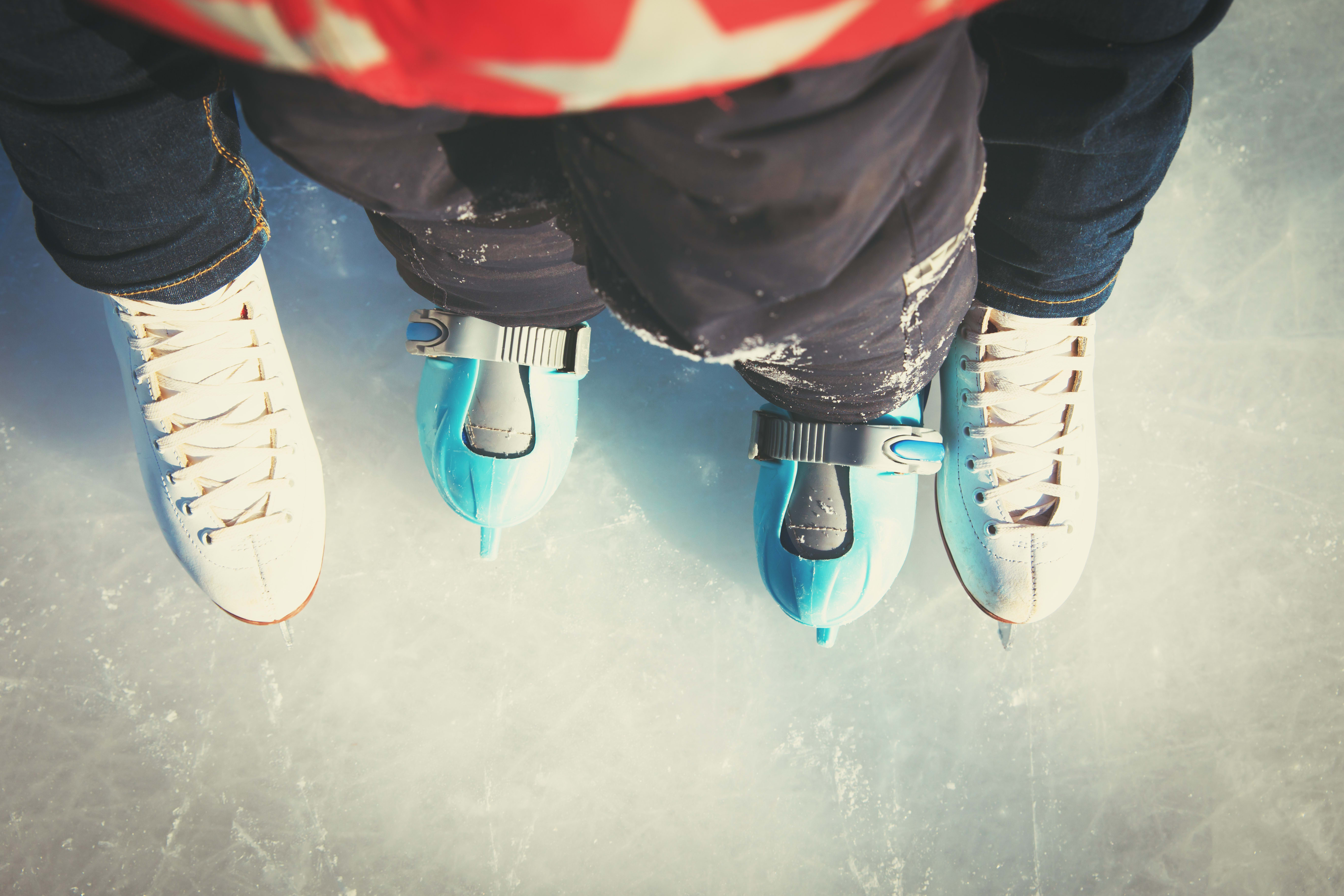 Patinage patins sur la glace
