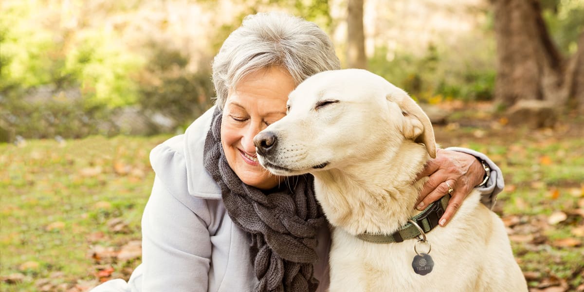 Une femme et son chien