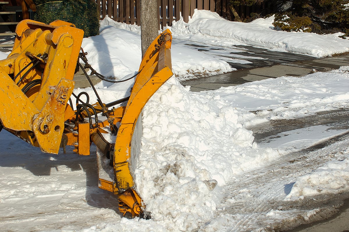 Chargement de la neige à Anjou Chargement de la neige à Anjou