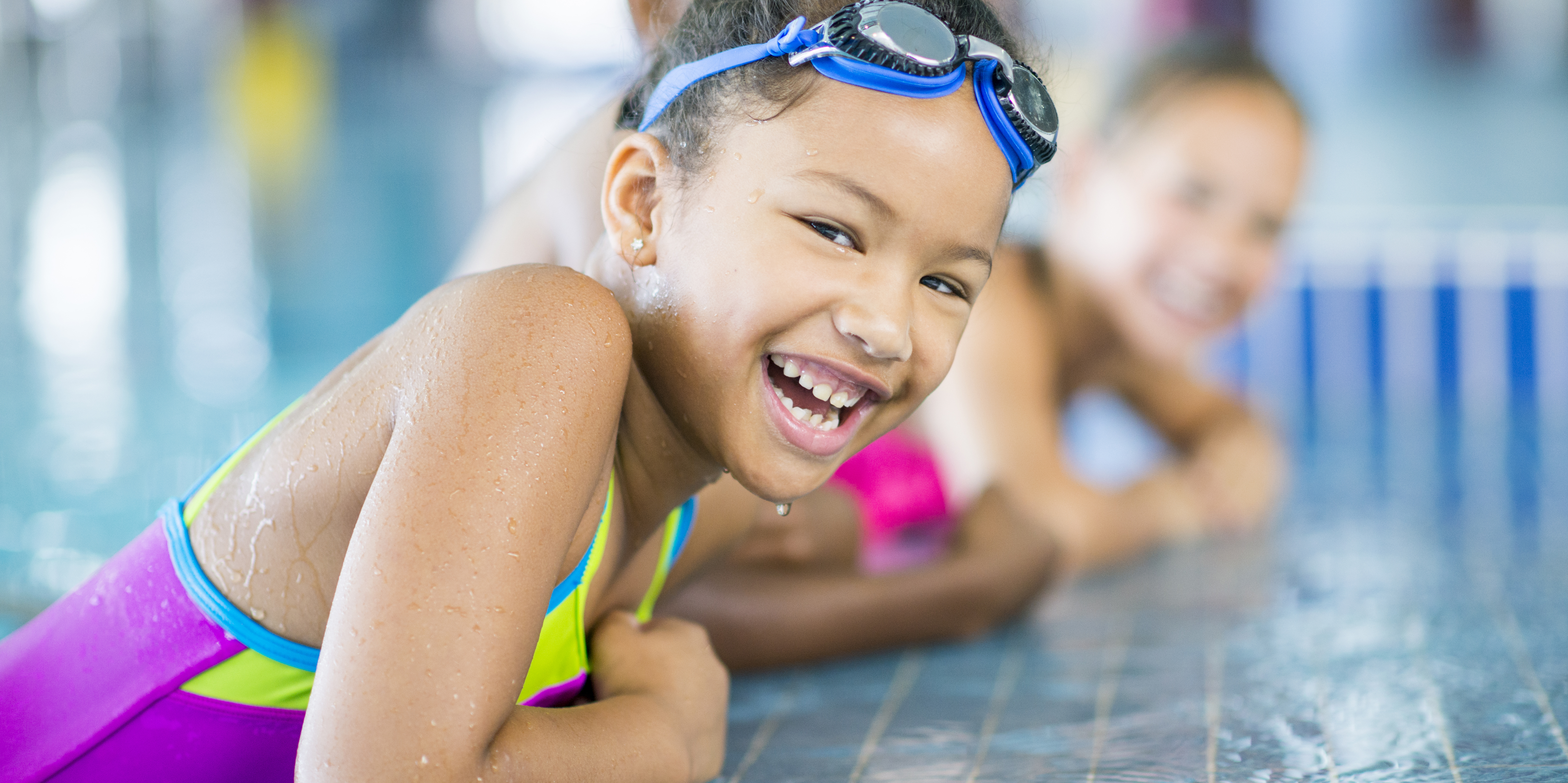 Enfants à la piscine
