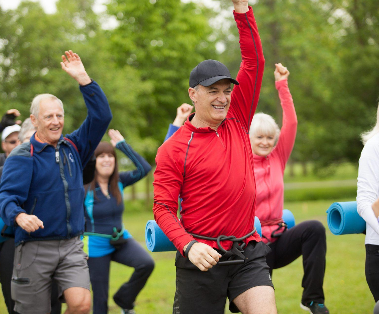 personnes âgées qui font de l'exercices