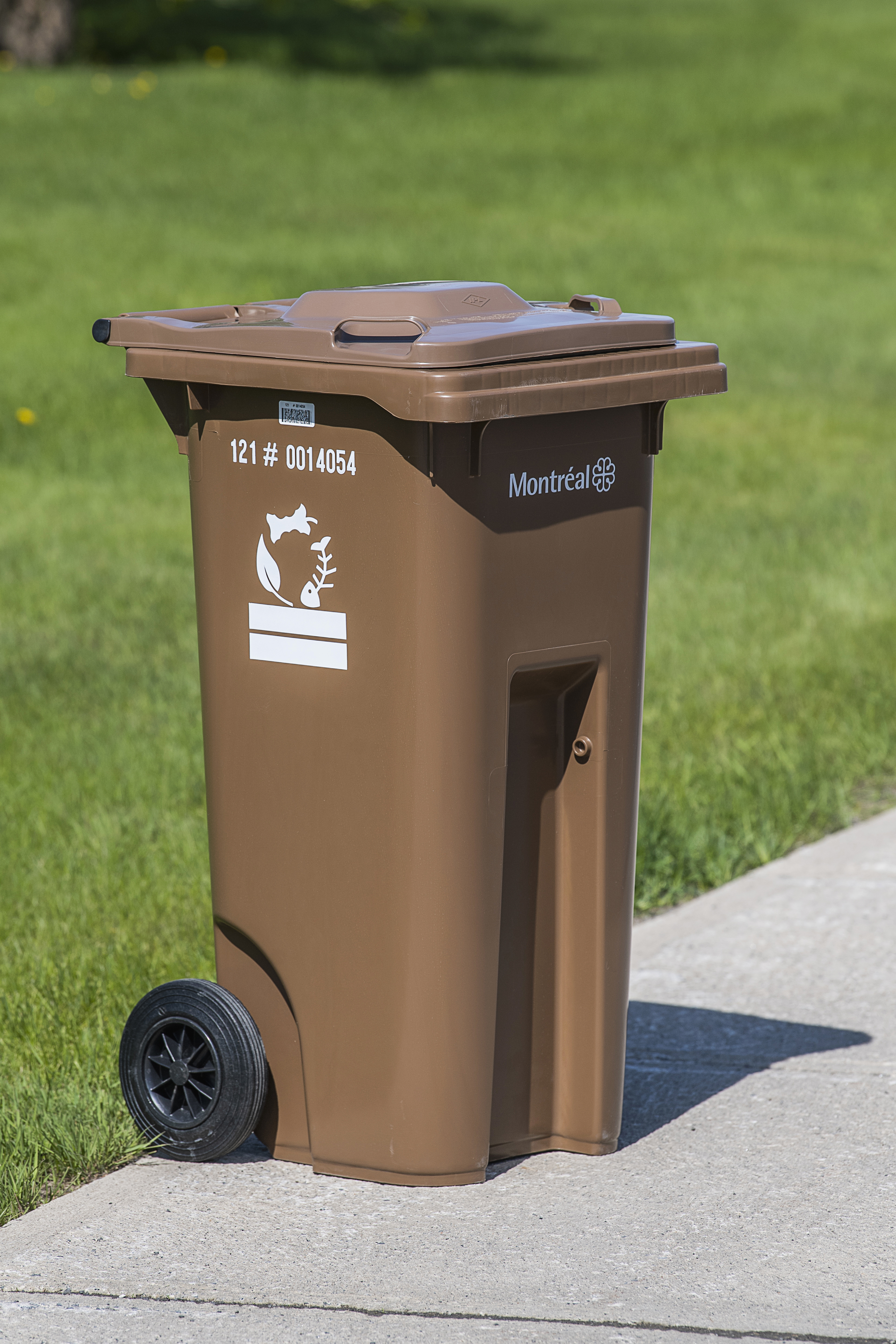 120-litre brown bin for food waste
