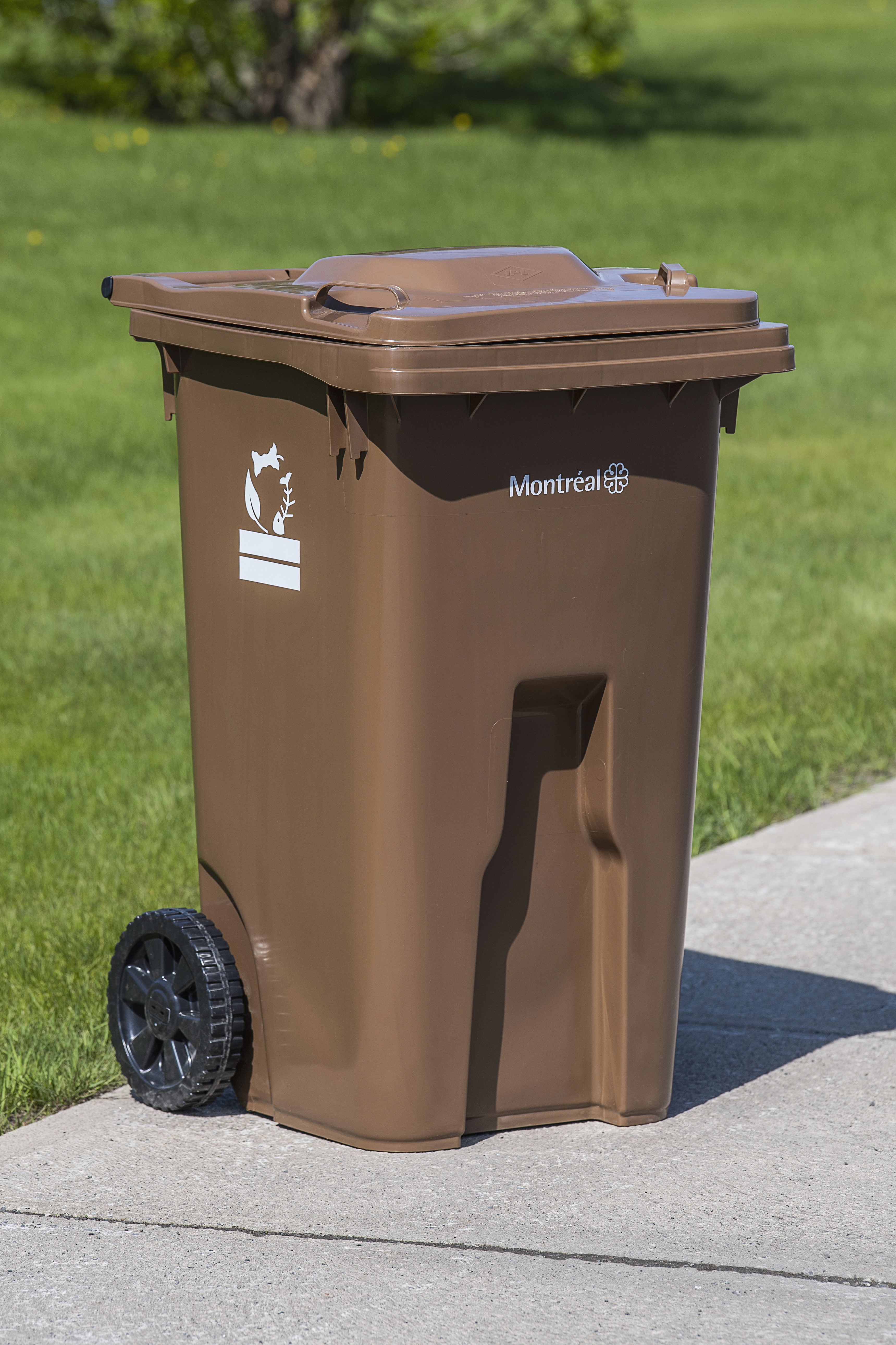 240-litre brown bin for food waste