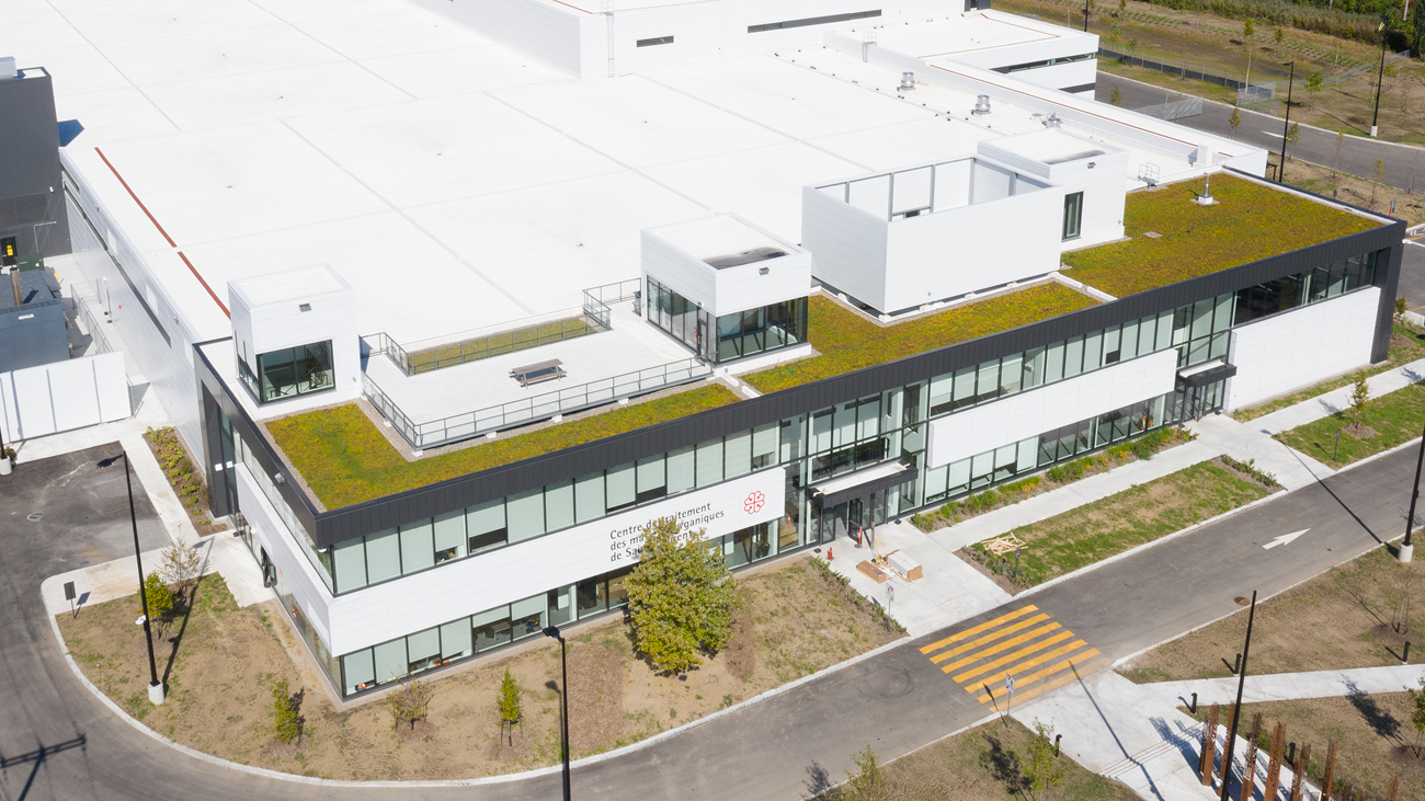 Treatment centre for organic waste locally produced compost Ville de