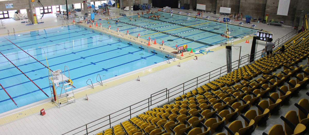 Aperçu de la piscine et des estrades du Complexe sportif Claude-Robillard