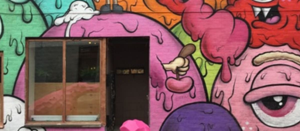 Murale de la place Guilbault sur le Plateau à Montréal.