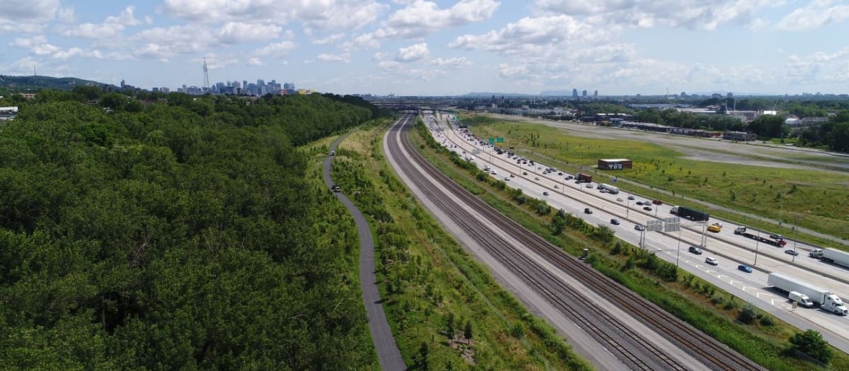 Vue du futur emplacement du parc-nature de l'écoterritoire de la falaise et de l'autoroute Métropolitaine