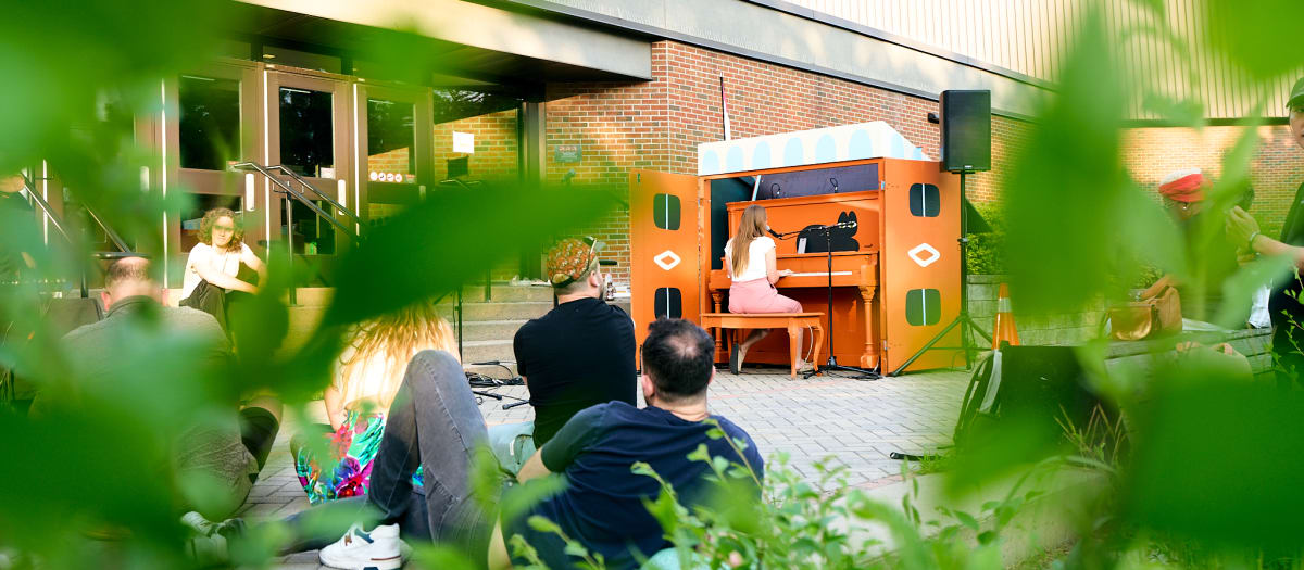 Piano public à l'aréna de Saint-Michel
