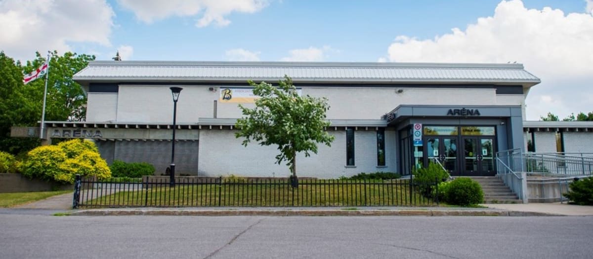 Photo extérieure de l'aréna Ahuntsic
