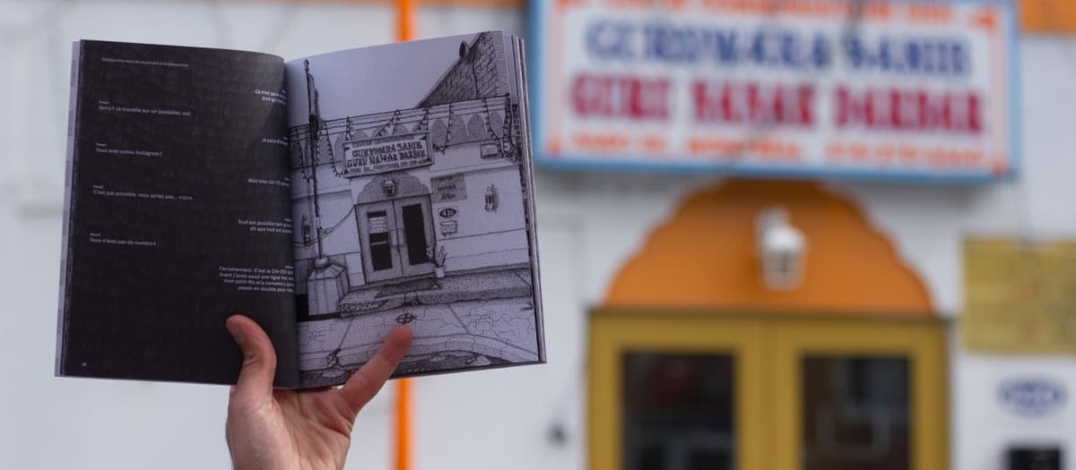 Livre devant un bâtiment de Parc-Extension