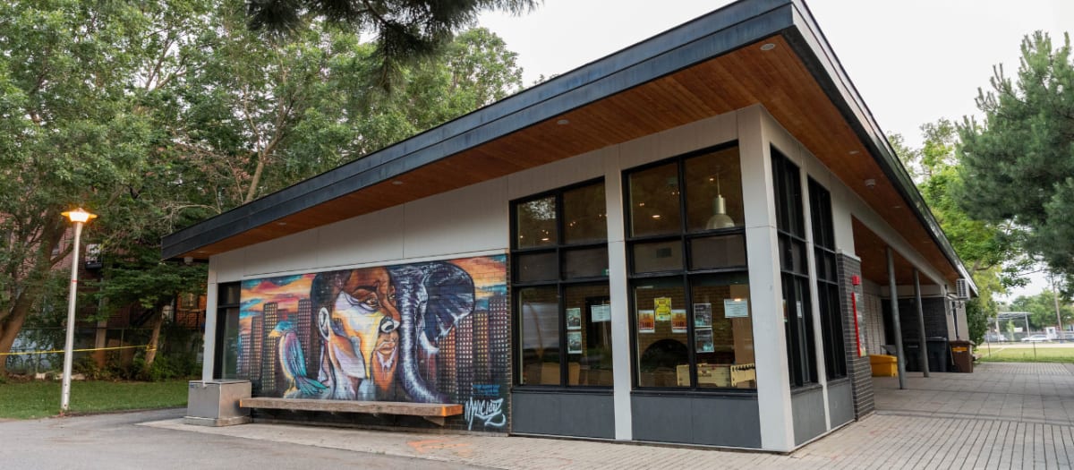 Façade du Pavillon dans le parc Nelson-Mandela
