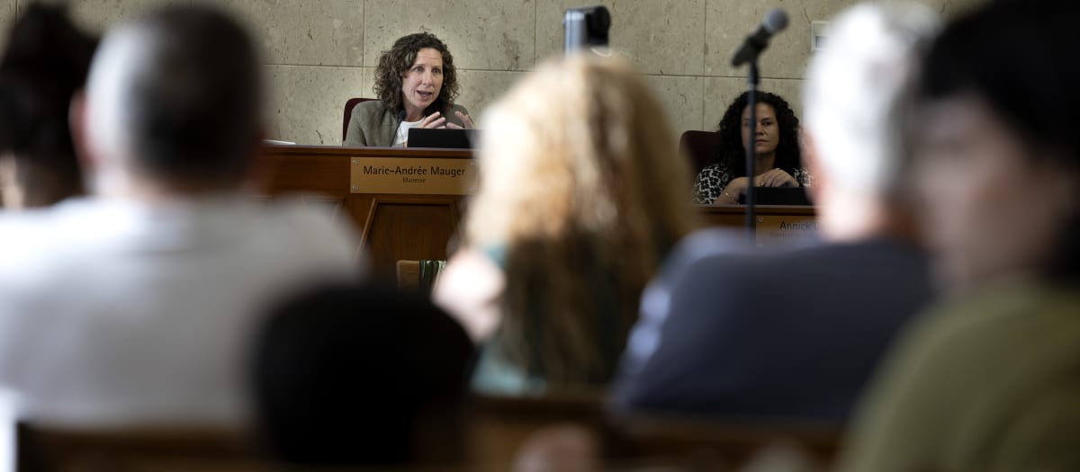 Marie-Andrée Mauger, mairesse de Verdun, en conseil d'arrondissement
