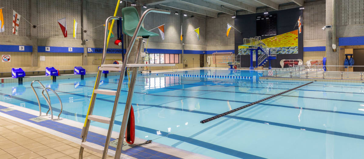 Photo de l'intérieur de la piscine Édouard-Montpetit.