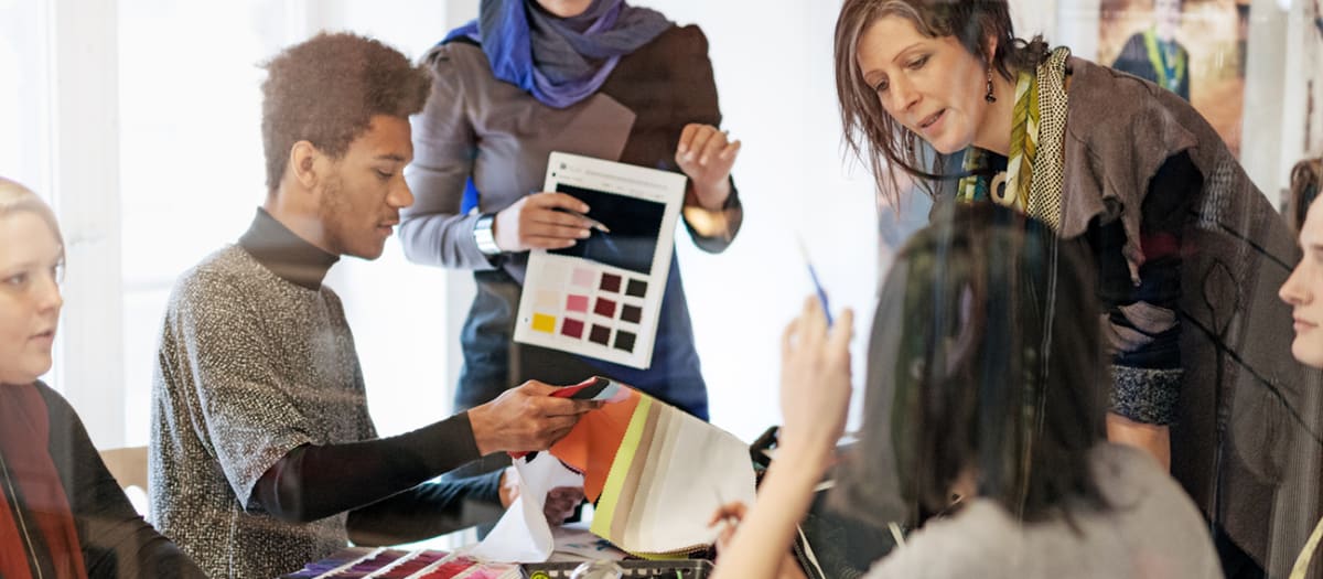Groupe de designers multi-ethnique
