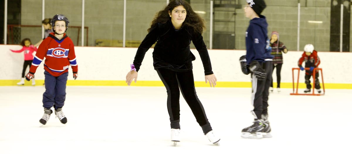 Patineurs à l'aréna Howie-Morenz