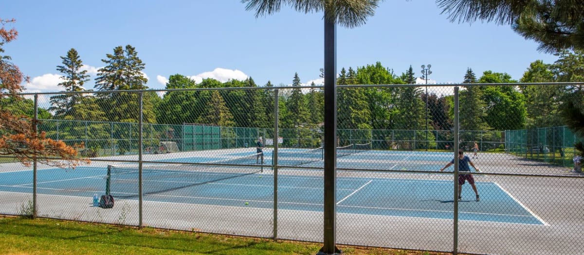 Court de tennis du parc Carignan.