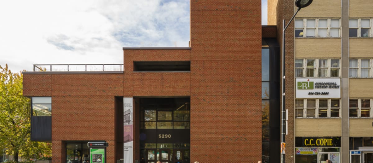 La bibliothèque de Côte-des-Neiges dans l'arrondissement de Côte-des-Neiges–Notre-Dame-de-Grâce