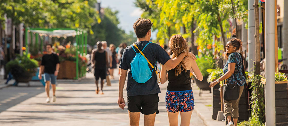 Photo d'une rue piétonne de Montréal en été