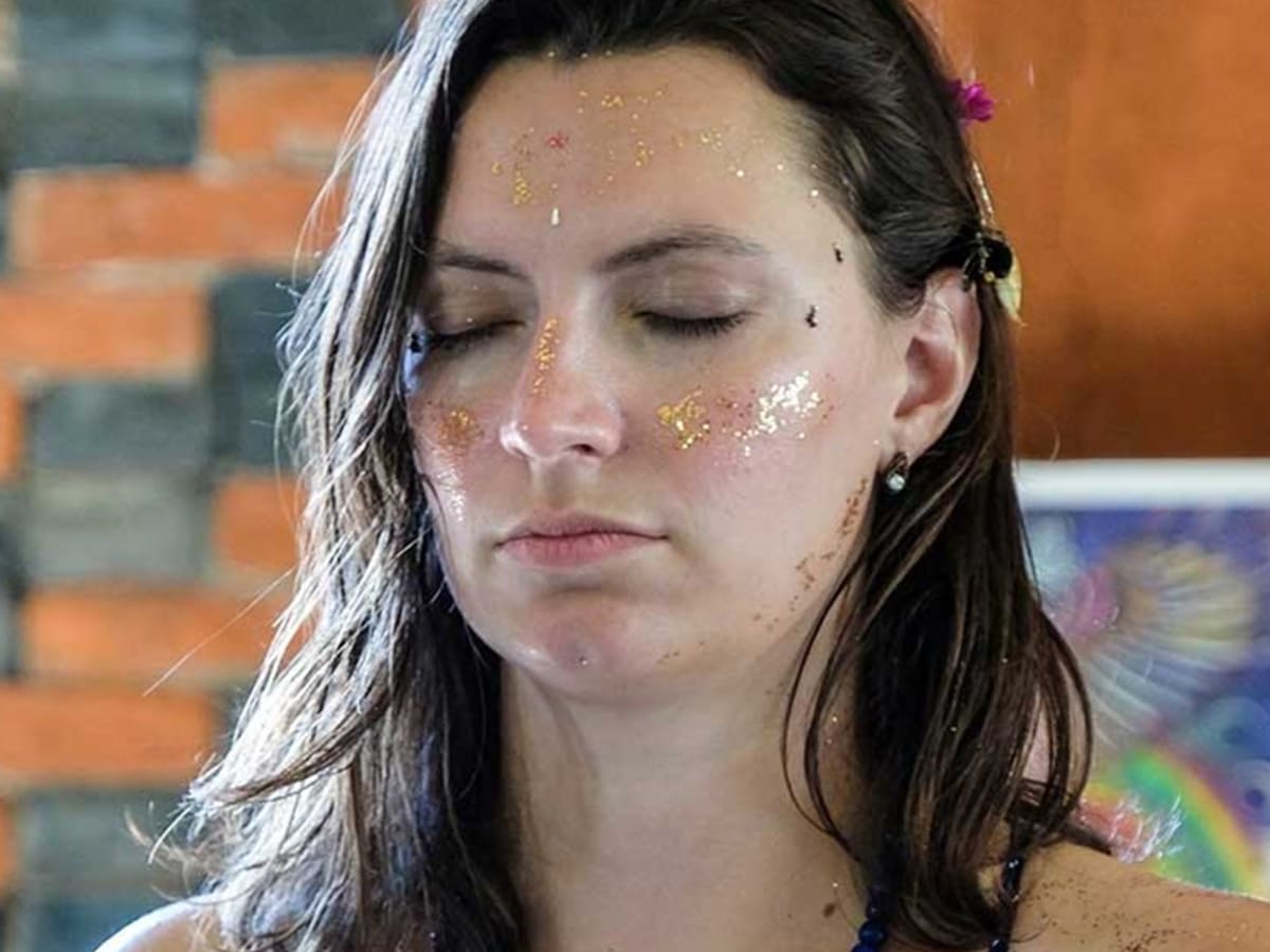 Photo d'une femme qui médite