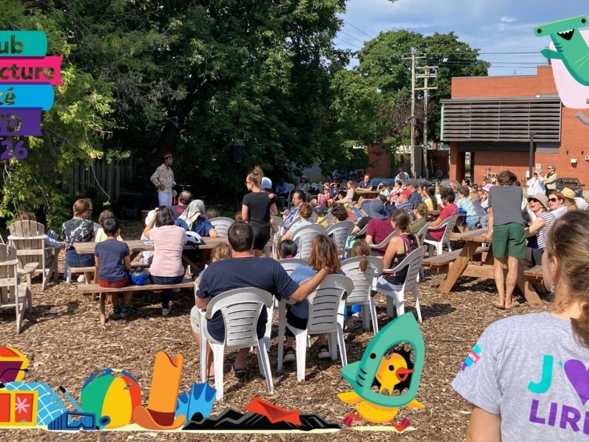 Foule rassemblée pour la Bibliofête dans un parc d'Outremont